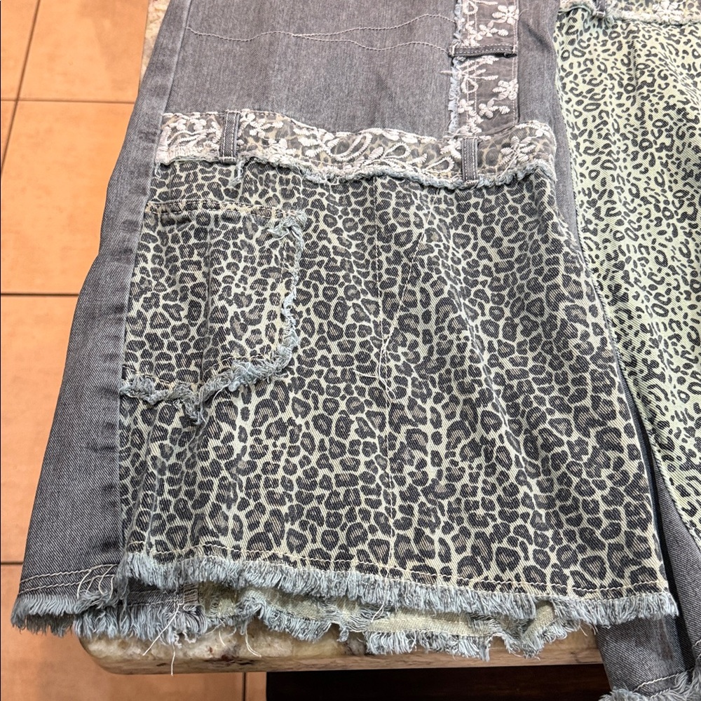 POL Women’s Printed Patchwork Leopard Denim Pants Gray/seafoam green Size Small - Picture 9 of 15